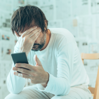 AI-porno geeft je het idee dat het je diepste (seksuele) verlangens kan waarmaken. Interactie leidt echter vaak tot escalerend gedrag en langdurige sesies van hoge opwinding en spanning. De effecten op het zenuwstelsel in combinatie met eventuele traumatische beelden leiden vaak tot grote problemen.